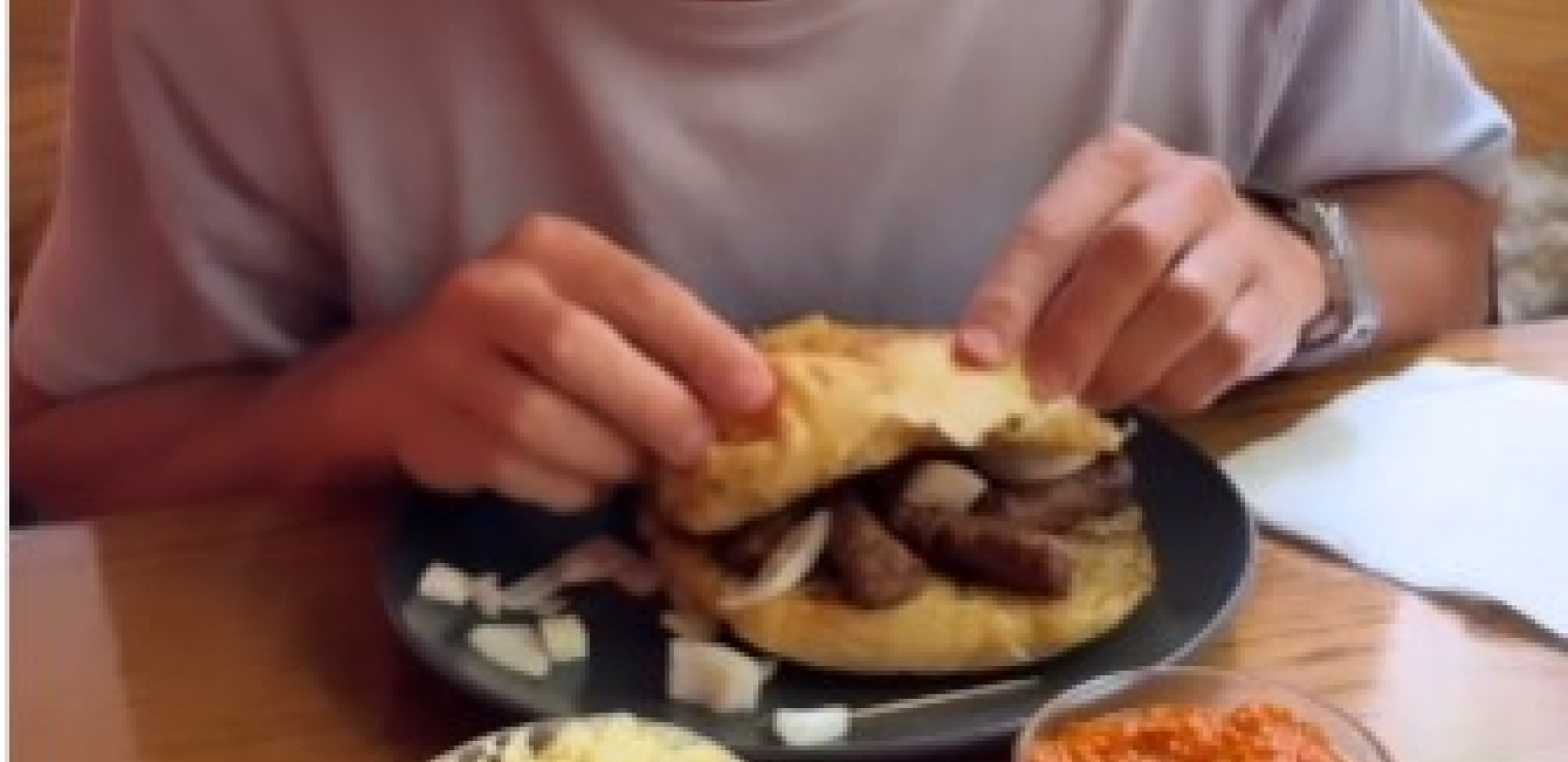 JEL MOGUĆE DA JE OVO REKAO ZA ĆEVAPE? Turista u hrvatskom restoranu napravio grešku, umalo da pokrene treći svetski rat na mrežama!(VIDEO)