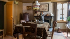 MISTERIJA U OBRENOVCU Sestre skinule očev portret sa zida i doživele šok od onog šta su ugledale