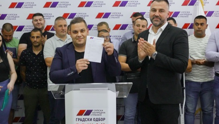 RAZUMNA ODLUKA RAZOČARANIH VRŠAČKIH DEMOKRATA Njih 50 prešlo u SNS, među njima i odbornik (VIDEO)