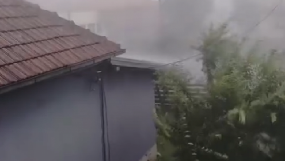 NEVREME TUTNJI SRBIJOM Kiša pada kao da je neko kofom sipa! (VIDEO)
