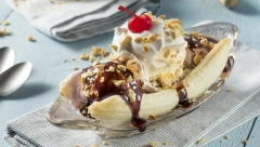 BANANA SPLIT Osvežavajući letnji desert koji se topi u ustima, popraviće vam dan u trenu
