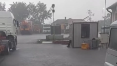 U LAZAREVCU SVE PUCA! Objavljen snimak grmljavine, jak pljusak sručio se na okolinu Beograda (VIDEO)