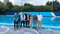 BAZENI NA BANJICI SU BEZBEDNI A VODA HIGIJENSKI ISPRAVNA Predsednica opštine sa saradnicima proverila stanje, nema rizika (FOTO)