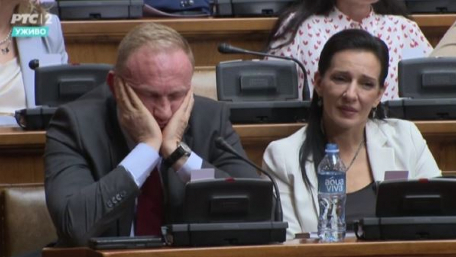 ĐILAS POCRVENEO OD STIDA U SKUPŠTINI: Bulatović tražio od njega da mu prizna da li je tukao psa!