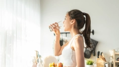 DA LI TREBA ZAISTA PITI VODU ČIM OTVORIMO OČI? Doktori dali svoj odgovor i nije ono što ste očekivali