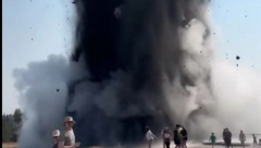 UZNEMIRUJUĆI VIDEO!  Turisti beže i spašavaju živu glavu dok vulkan eruptira u nebo! (VIDEO)
