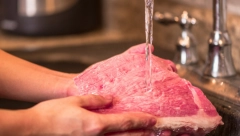 DA LI JE POTREBNO OPRATI MESO PRE PRIPREME? Moguće je da smo konačno pronašli odgovor koji će mnoge iznenaditi