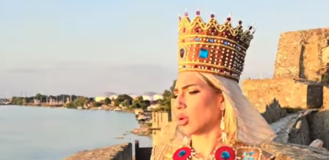 JOVANA JEREMIĆ KAO CARICA MILICA! Haos u Srbiji zbog voditeljkinih poteza: Ne brukaj istoriju, ostavi bar nešto što je sveto!