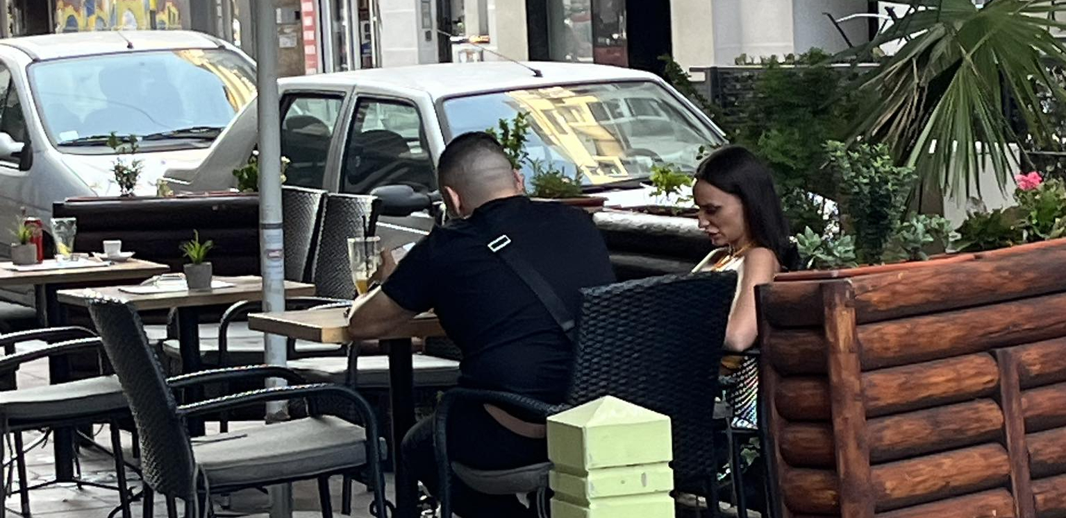 TEODORA I BEBICA NAPUSTILI BEOGRAD! Par nije mogao više da izdrži pritisak, evo gde se sada nalaze