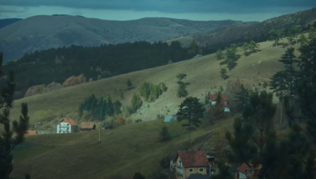 CRKVA ŽIVI IAKO SE SELA GASE: Obnovljena crkva Jablanica okuplja vernike (VIDEO)