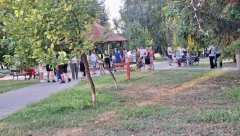 EVO KO STOJI IZA PROTESTA U NEGOTINU Lažni ekolozi okupili 15 ljudi sa sve slučajnim prolaznicima!