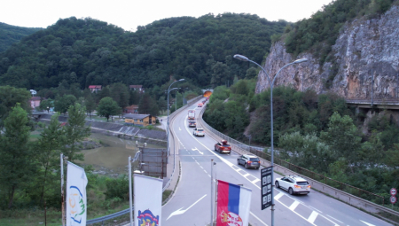 HAOS NA PUTU, KOLONE DUŽE OD 5 KILOMETARA Ako vozite, zaobiđite ovu deonicu - vozači na IVICI ŽIVACA (FOTO/VIDEO)