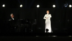 CEO SVET GLEDAO NASTUP SELIN DION NA AJFELOVOM TORNJU! Teško bolesna pevačica jedva zadržala suze tokom otvaranja OI, slomila se