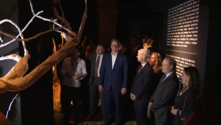 "SRPSKA KUĆA JE PUTOVANJE U ESENCIJU SRBIJE"! Moćne reči Aleksandra Vučića u srcu Francuske!