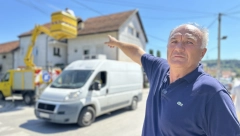 DŽINOVSKA BUKTINJA ZAHVATILA KROV PORODIČNE KUĆE Radišu iz Čačka probudio dim, ostao ZATEČEN prizorom, a onda su stigli vatrogasci (FOTO)