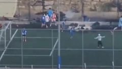 SMRTONOSNA RAKETA POGODILA FUDBALSKI TEREN NA KOJEM SU BILA DECA! Snimak ledi krv u žilama! (UZMEMIRUJUĆI VIDEO)