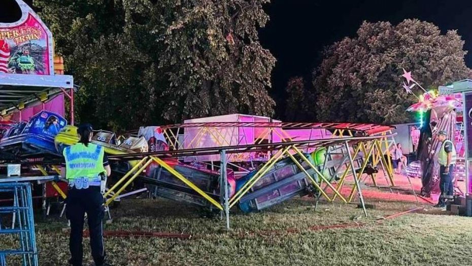 DRAMA NA VAŠARU U SVILAJNCU: Obrušila se sprava, ne zna se ima li povređenih! (FOTO)