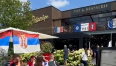 POGAČA I SO U LILU Evo kako Srbi dočekuju goste pred meč sa Amerikancima (VIDEO)