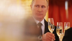 STRANI VOJNIK RAZBIO ČAŠU NA PRIJEMU KOD PUTINA Ruski predsednik ga pogledao, pa rekao samo jednu stvar