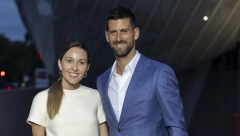 JELENA ĐOKOVIĆ NOSI NAJTRAŽENIJE SANDALE NA SVETU Izdužuju noge, čine vas vitkijim, a možete da ih kupite i za 2.800 dinara