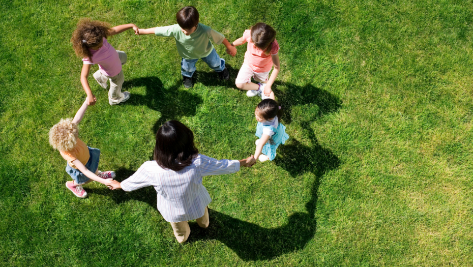 ZASTRAŠUJUĆA ISTINA O PESMICI 'RINGE, RINGE, RAJA' Deca je pevaju, a ne znaju mračnu tajnu koju krije