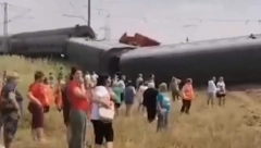 PUTNIČKI VOZ ISKOČIO IZ ŠINA! Drama u Rusiji (VIDEO)