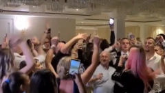 HIT NA MREŽAMA Dekica na svadbi PRAVI LOM uz Džalu i Bubu (VIDEO)