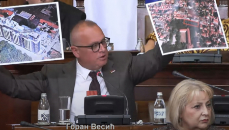 SEVAJU VARNICE U SKUPŠTINI Vesić deklasirao Ćutu: Ovo je uradio tvoj kum MIŠA ĆUSKIJA! (FOTO)