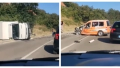 STRAVIČNA NESREĆA KOD BOLEČA Pojavili se užasni snimci - KAMION PREVRNUT, KOMBI SMRSKAN (VIDEO)