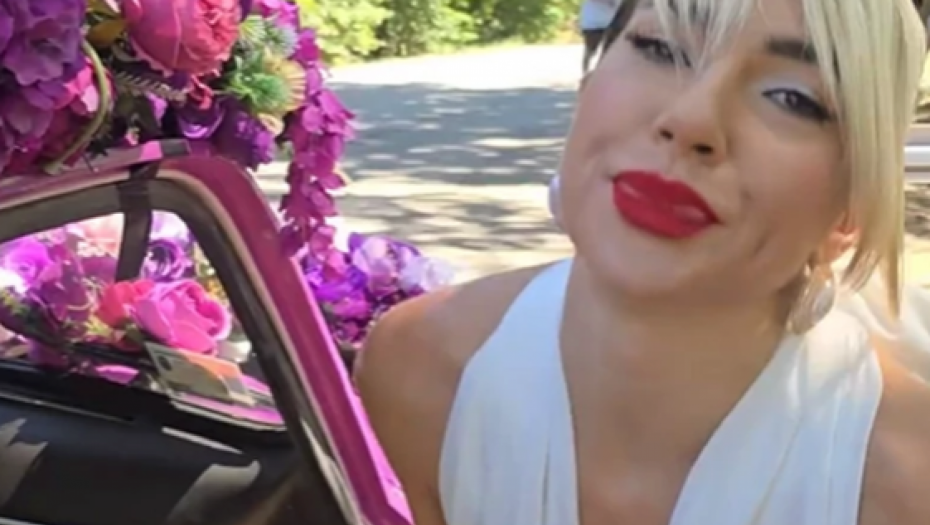 JOVANA JEREMIĆ PONOVO ŠOKIRALA POTEZOM! Prerušila se u ovu glumicu, maše grudima u javnosti: "Dobra sam k'o zdravlje!"