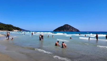 BEOGRAĐANIN OPISAO HOROR NA ČUVENOJ PLAŽI NA TASOSU: Danas dva slučaja davljenja, jedan mladić od 16 godina!
