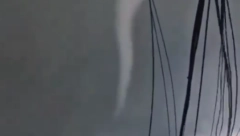 ZAPREPAŠĆUJUĆ SNIMAK TORNADA Protutnjao kroz ruski aerodrom, porazbacao avione i helikoptere poput igrački