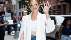 DŽEJ LO U NAJTRAŽENIJEM KUPAĆEM OVOG LETA Zategnuta kao praćka, nećete moći da skinete pogled s njenih grudi