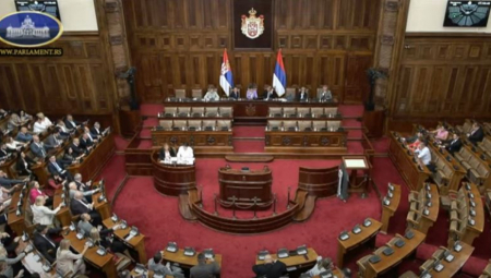 POSLANICI SEVNULE GRUDI U SKUPŠTINI Društvene mreže se usijale