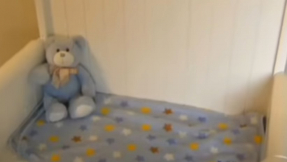 JEDVA PREŽIVELA GUBITAK SINA NA POROĐAJU, PRODALA NJEGOV KREVETAC Ono što je potpuni stranac uradio za nju ostavilo ju je u suzama!(VIDEO)