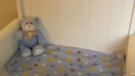 JEDVA PREŽIVELA GUBITAK SINA NA POROĐAJU, PRODALA NJEGOV KREVETAC Ono što je potpuni stranac uradio za nju ostavilo ju je u suzama!(VIDEO)