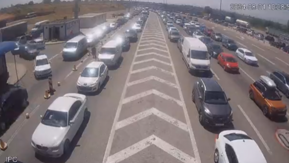 OPŠTI HAOS NA GRANICAMA Krcato je, ljudi zaglavljeni po 4 sata