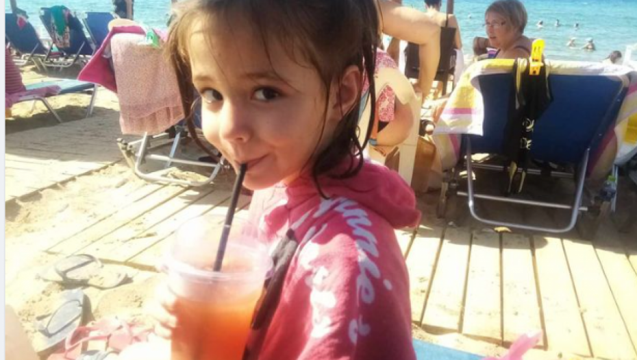 DEVOJČICA NESTALA NA GRČKOJ PLAŽI Zovite policiju ako je vidite, HITNO JE