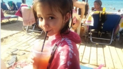DEVOJČICA NESTALA NA GRČKOJ PLAŽI Zovite policiju ako je vidite, HITNO JE