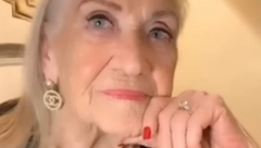 BAKA (94) OTKRILA KAKO SE REŠILA MUŽEVLJEVE LJUBAVNICE Otišle su na piće, a onda... (VIDEO)