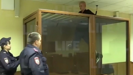 BIZARAN SNIMAK IZ RUSKOG ZATVORA Sevaju pendreci, zatvorenik beži - a onda ostaje u gaćama! (VIDEO)