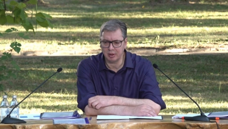 NOVINARKA N1 NIJE ZNALA ŠTA JU JE SNAŠLO Pokušala da isprovocira Vučića pa usledio ledeni tuš: Kod njih 2.803, a sada 27.230 evra!