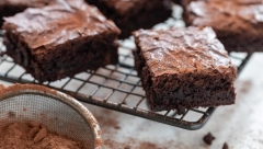 CRNAC BEZ JAJA Kolač jeftinih sastojaka i kontroverznog imena, gotov začas a mekan kao duša