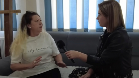 AIDA IZ BOSNE DOŠLA NA KOSOVO PRE 40 GODINA Imala više pobačaja, muž oženio drugu ženu, kada vidite kako živi zanemećete od šoka! (VIDEO)