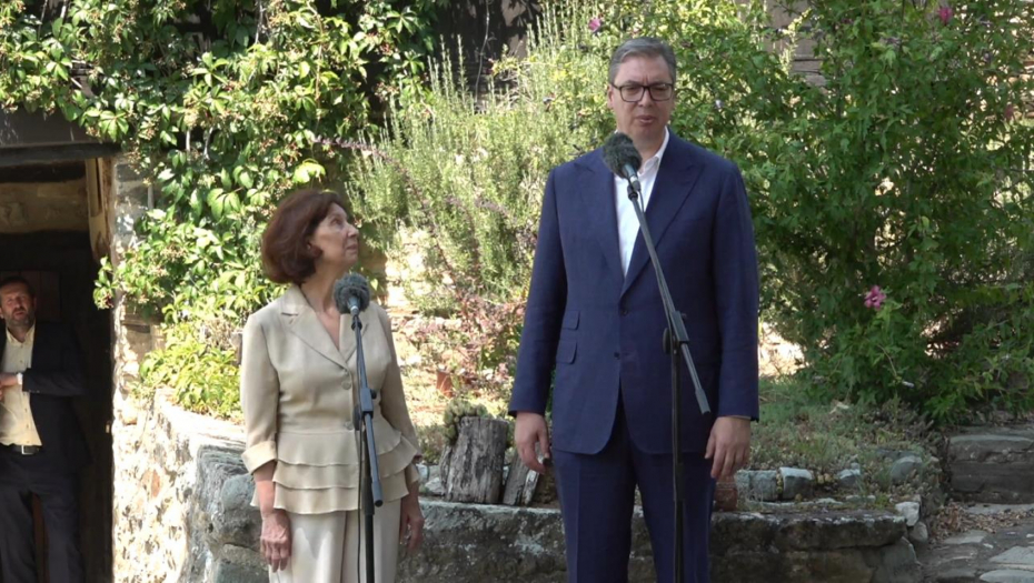 SRBIJA I SEVERNA MAKEDONIJA ĆE RAZVIJATI DALJE ODNOSE Vučić čestitao novoj predsednici, njena poseta nam je vrlo važna