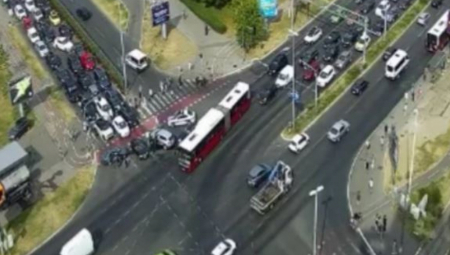STRAVIČAN UDES KOD UŠĆA: Četiri vozila u udesu, jedno potpuno smrskano! (FOTO)