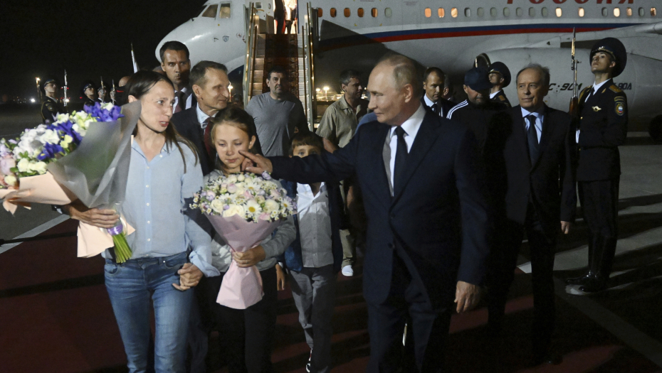 PUTIN MORAO DA GOVORI NA ŠPANSKOM! Ova deca su ceo život mislila da su iz Argentine, a onda su ih u Ljubljani ukrcali na avion za Moskvu! (VIDEO)