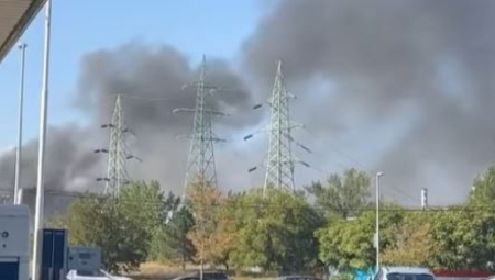 OGROMAN POŽAR NA NOVOM BEOGRADU: Vatra bukti na sve strane, scene su JEZIVE (FOTO)