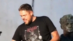 SRAMNO PONAŠANJE BIVŠEG KOŠARKAŠA: Vučića gnusno vređaju na Đilasovom i Šolakovom protestu u Topoli, Štimac se smeje!