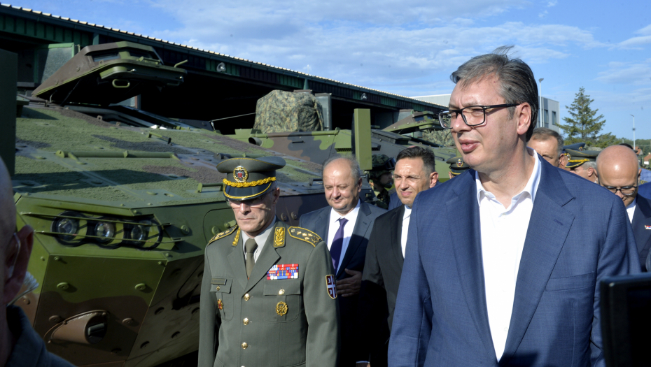 VUČIĆ OBIŠAO RENOVIRANU KASARNU U LOZNICI Nastavljamo da ozbiljno jačamo našu vojsku i snažimo našu borbenu gotovost (FOTO)